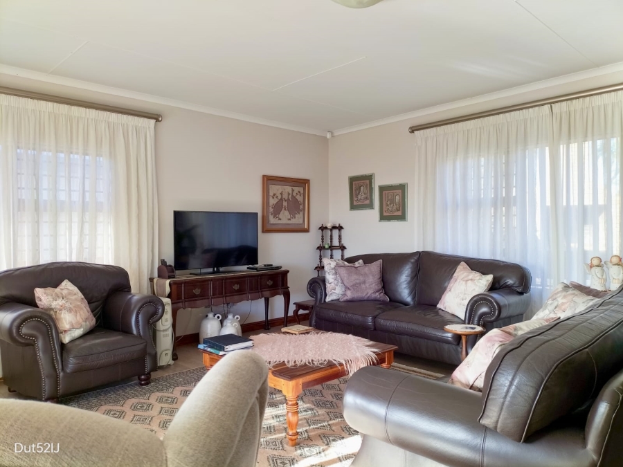 4 Bedroom Property for Sale in Fraaiuitsig Western Cape